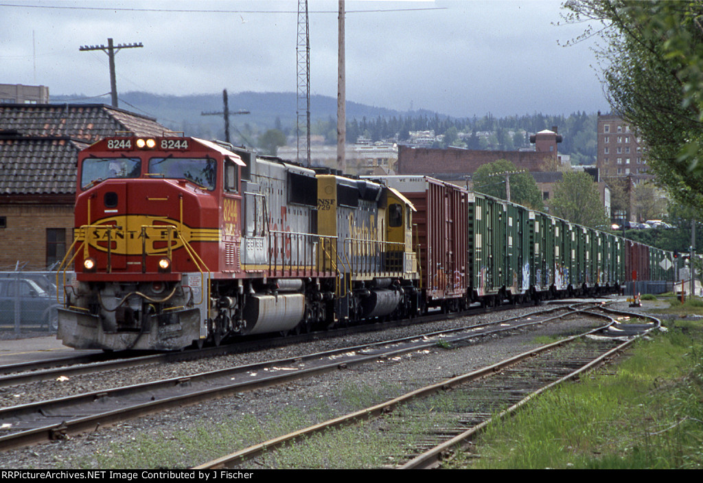 BNSF 8244